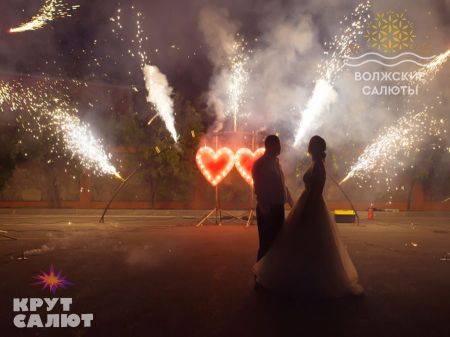 Фейерверк шоу в интернет-магазине Крут Салют Огненная фигура «Свадебные сердца» - #REGION_NAME#