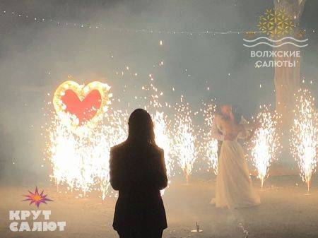 Фейерверк шоу в интернет-магазине Крут Салют Огненная фигура «Большое свадебное сердце»